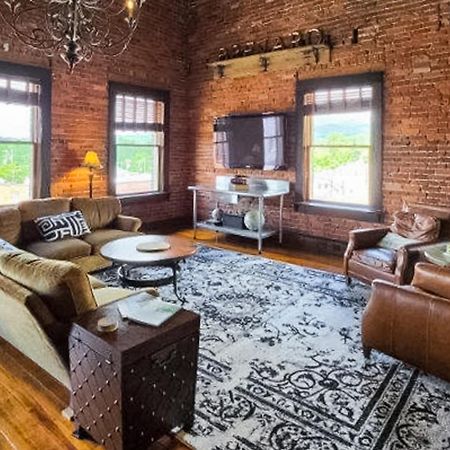 Apartmán Brick Loft Penthouse On Main Brevard Exteriér fotografie